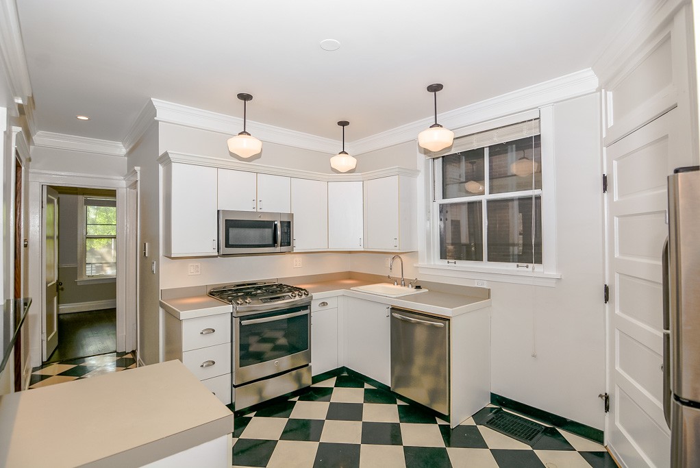 https://chicagocityflats.com/pics/1084-B.jpg?timestamp=2024-12-03T02:50:03-06:00
