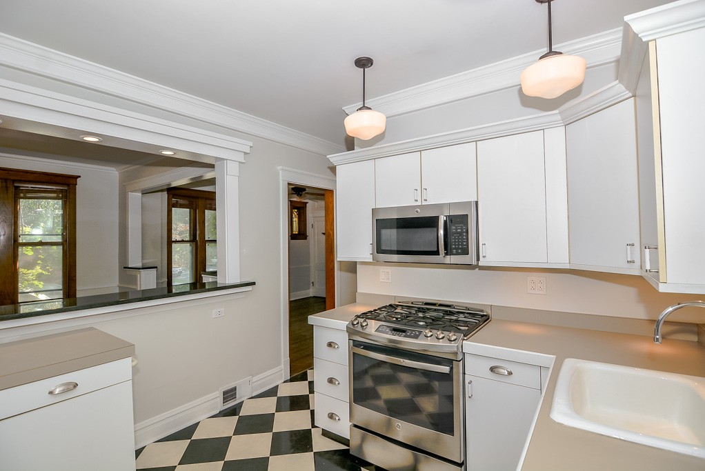 https://chicagocityflats.com/pics/1084-C.jpg?timestamp=2024-12-03T02:50:03-06:00