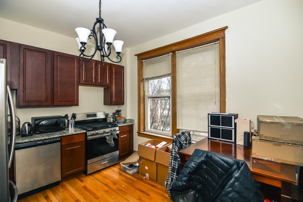 https://chicagocityflats.com/pics/11265-C.jpg?timestamp=2024-12-03T02:50:05-06:00
