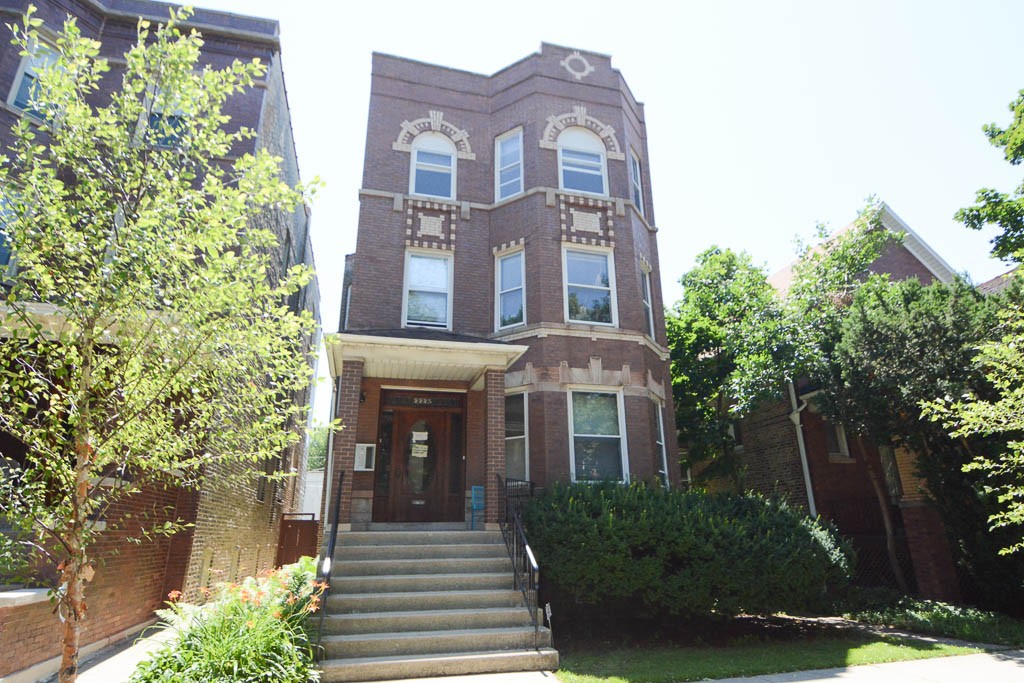 https://chicagocityflats.com/pics/11946-A.jpg?timestamp=2024-12-03T02:50:05-06:00