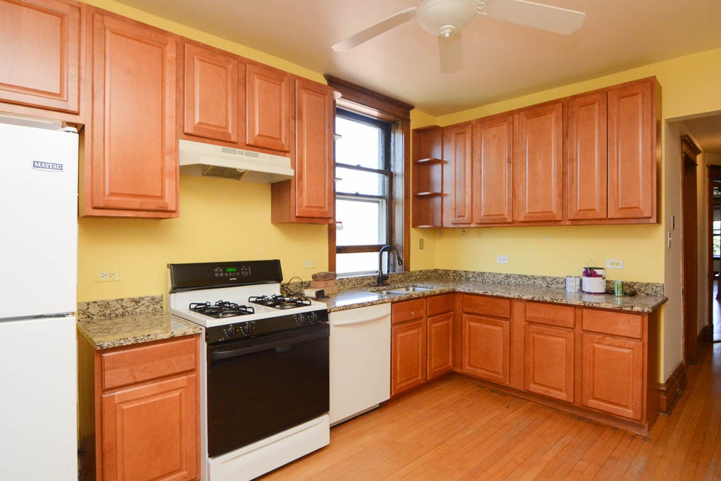 https://chicagocityflats.com/pics/11946-B.jpg?timestamp=2024-12-03T02:50:05-06:00