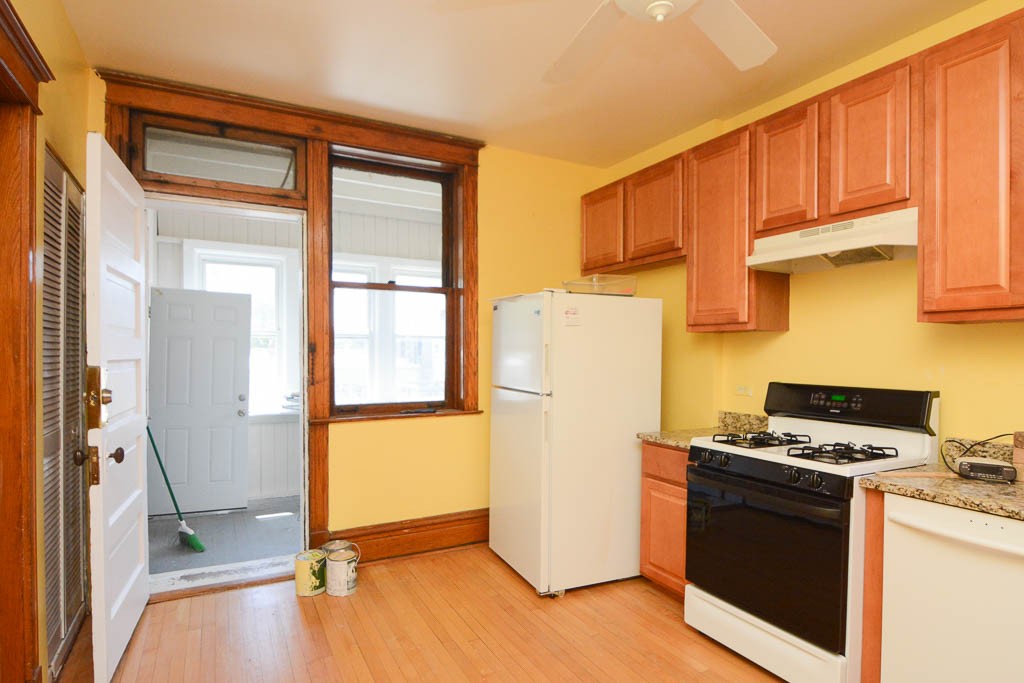 https://chicagocityflats.com/pics/11946-C.jpg?timestamp=2024-12-03T02:50:05-06:00