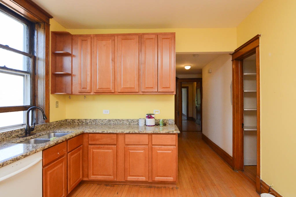 https://chicagocityflats.com/pics/11946-D.jpg?timestamp=2024-12-03T02:50:05-06:00