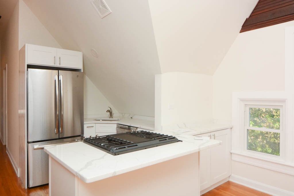 https://chicagocityflats.com/pics/1217-B.jpg?timestamp=2024-12-03T02:50:04-06:00