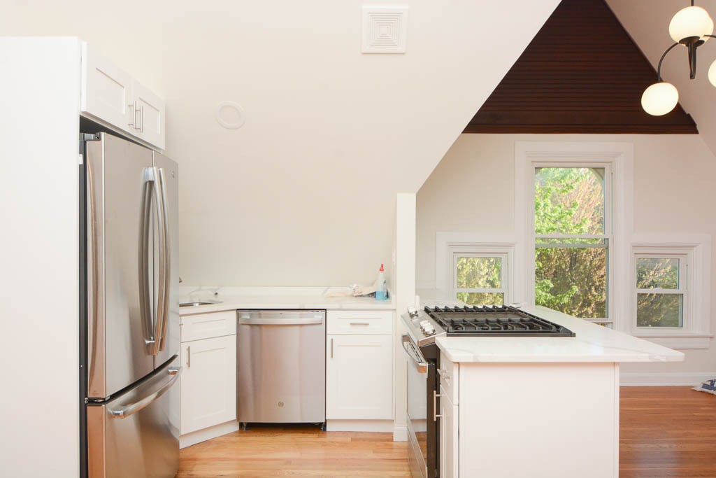 https://chicagocityflats.com/pics/1217-C.jpg?timestamp=2024-12-03T02:50:04-06:00