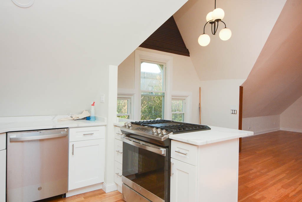 https://chicagocityflats.com/pics/1217-D.jpg?timestamp=2024-12-03T02:50:04-06:00