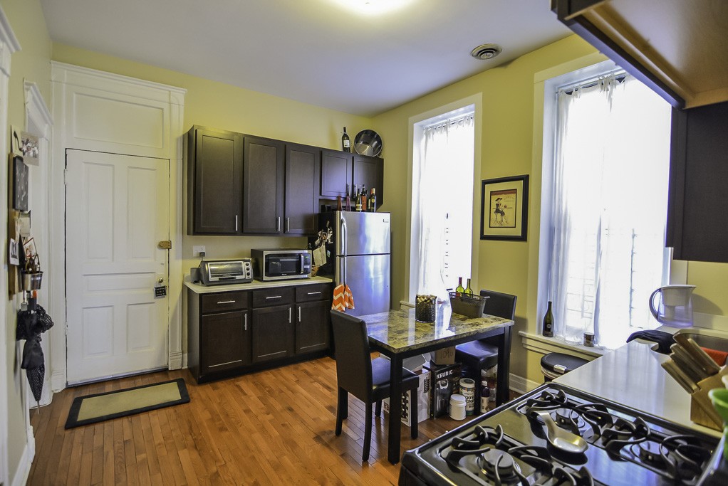 https://chicagocityflats.com/pics/12778-B.jpg?timestamp=2024-12-03T02:50:05-06:00