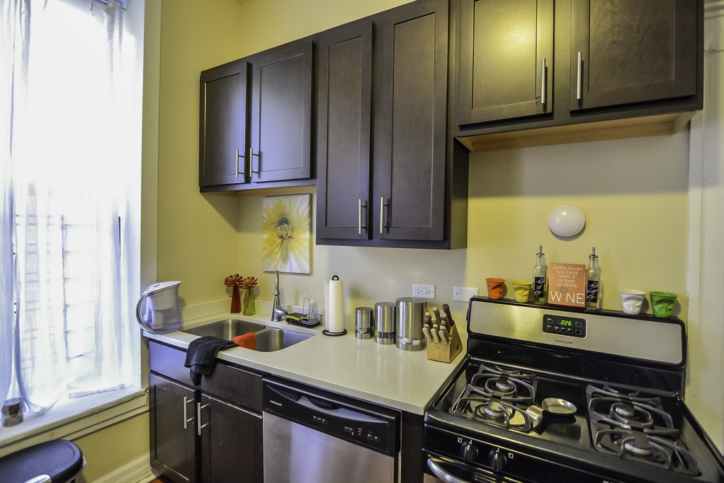 https://chicagocityflats.com/pics/12778-D.jpg?timestamp=2024-12-03T02:50:05-06:00