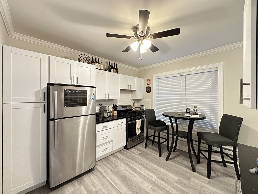 https://chicagocityflats.com/pics/13811-B.jpg?timestamp=2025-06-10T04:08:17-05:00