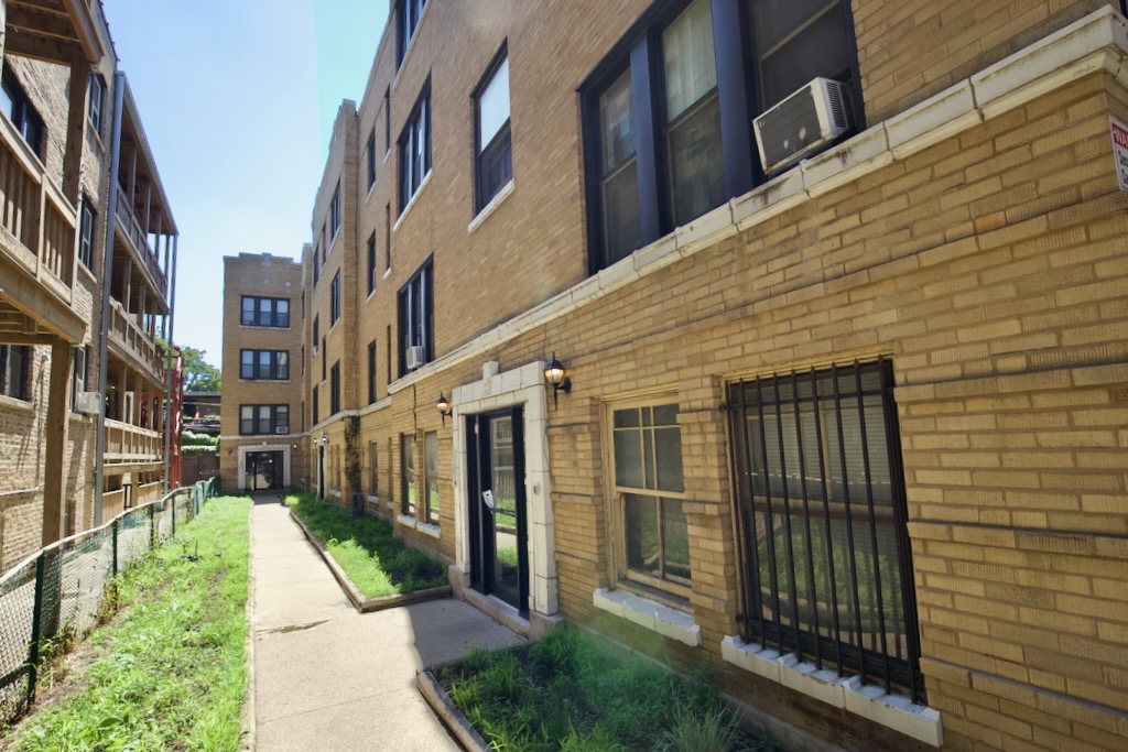 https://chicagocityflats.com/pics/13813-A.jpg?timestamp=2024-12-03T02:50:05-06:00