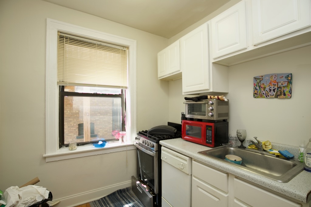 https://chicagocityflats.com/pics/13813-C.jpg?timestamp=2024-12-03T02:50:05-06:00