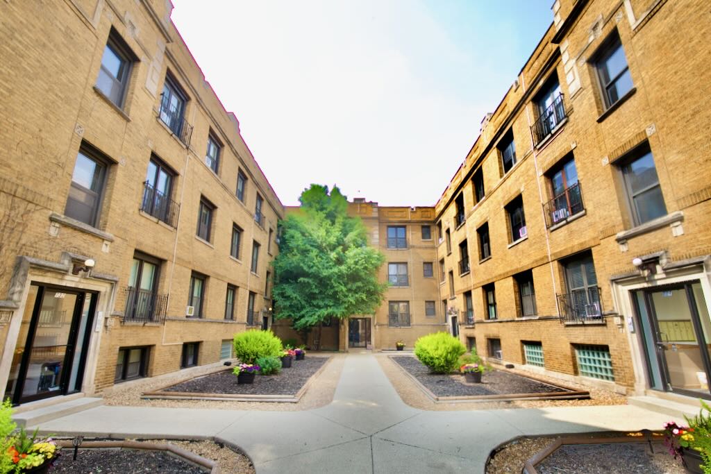 https://chicagocityflats.com/pics/13825-A.jpg?timestamp=2024-12-03T02:50:05-06:00