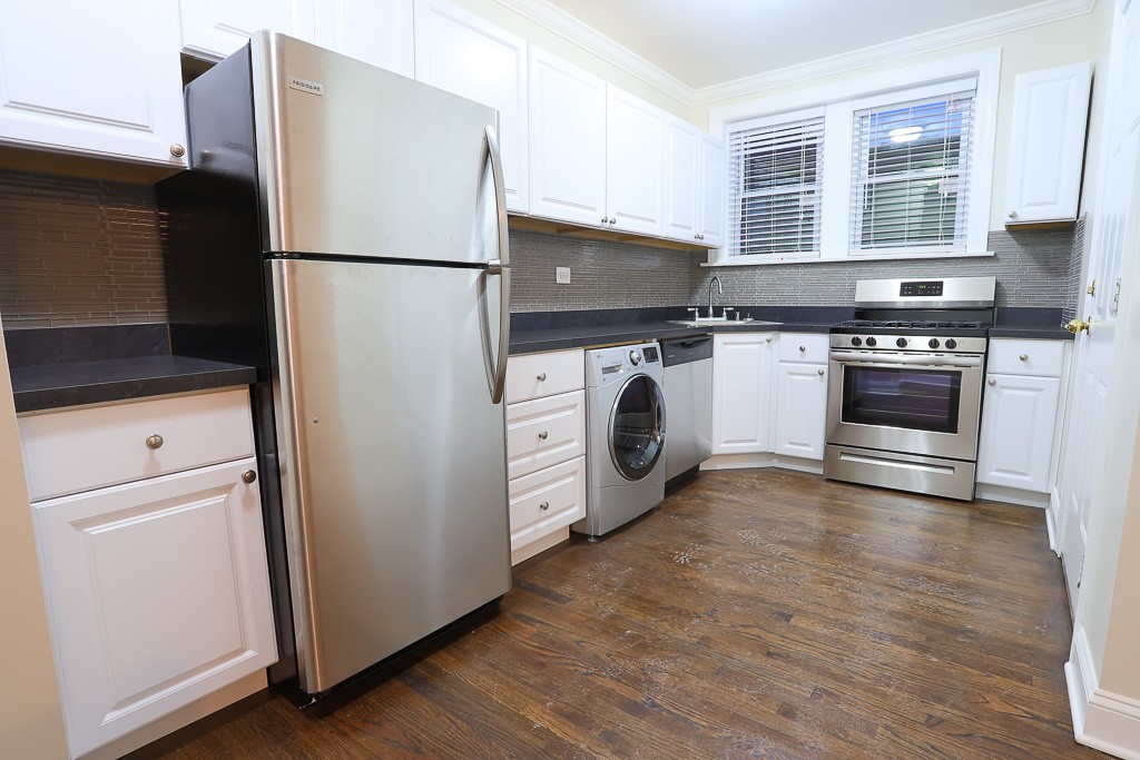 https://chicagocityflats.com/pics/13829-C.jpg?timestamp=2024-12-03T02:50:05-06:00