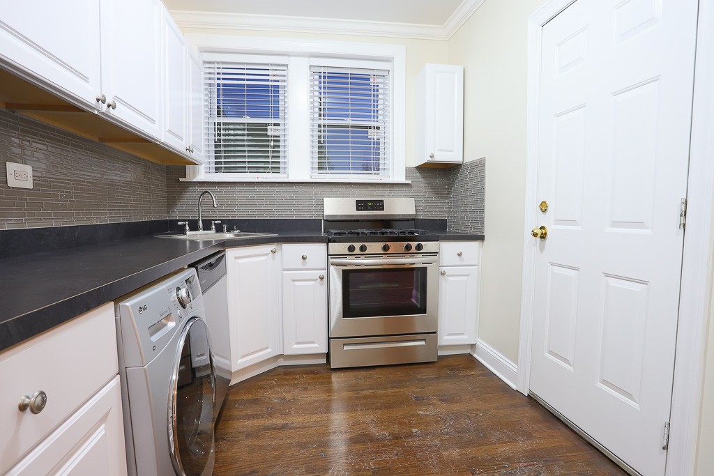 https://chicagocityflats.com/pics/13829-D.jpg?timestamp=2024-12-03T02:50:05-06:00
