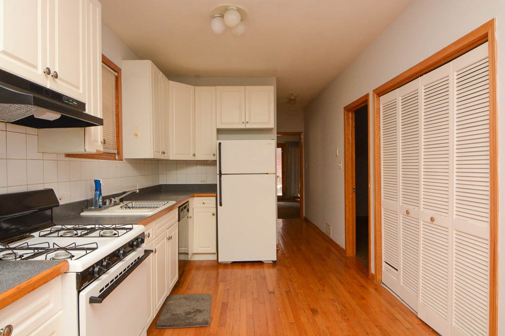 https://chicagocityflats.com/pics/14007-C.jpg?timestamp=2024-12-03T02:50:05-06:00