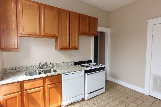 https://chicagocityflats.com/pics/14512-B.jpg?timestamp=2024-12-03T02:50:05-06:00