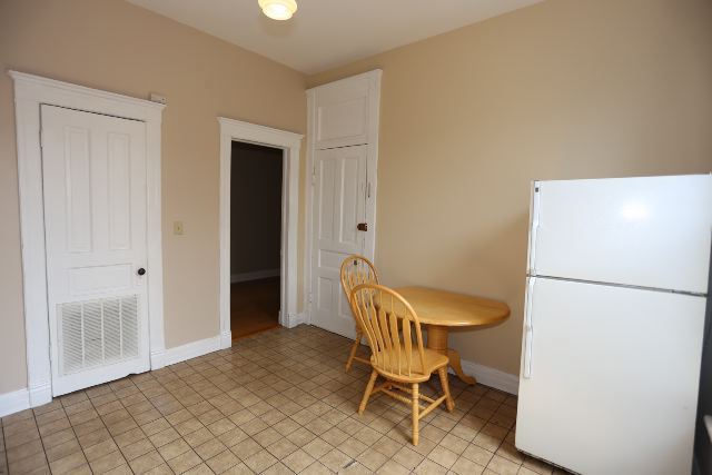 https://chicagocityflats.com/pics/14512-C.jpg?timestamp=2024-12-03T02:50:05-06:00