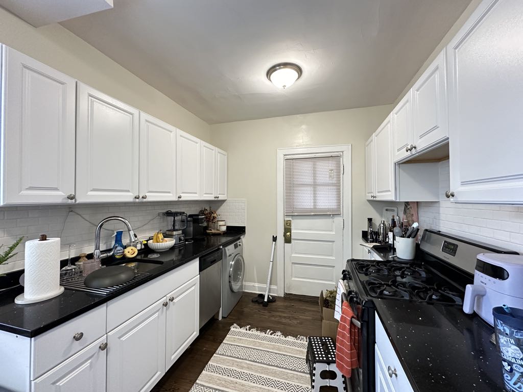 https://chicagocityflats.com/pics/14931-D.jpg?timestamp=2024-12-03T02:50:05-06:00