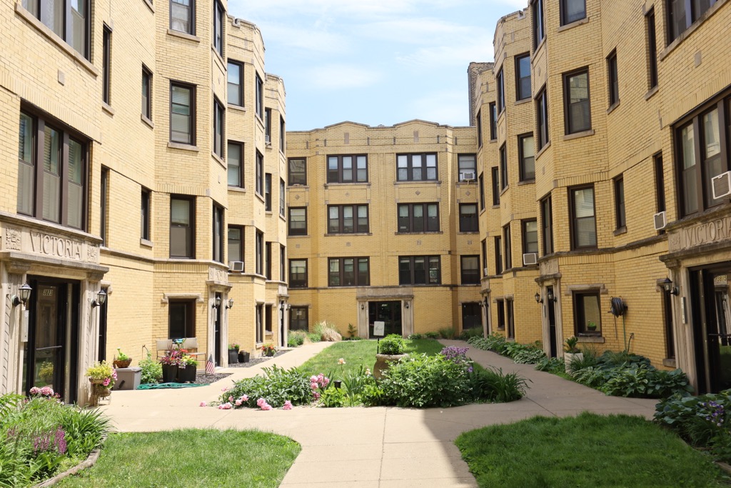 https://chicagocityflats.com/pics/14932-A.jpg?timestamp=2024-12-03T02:50:05-06:00