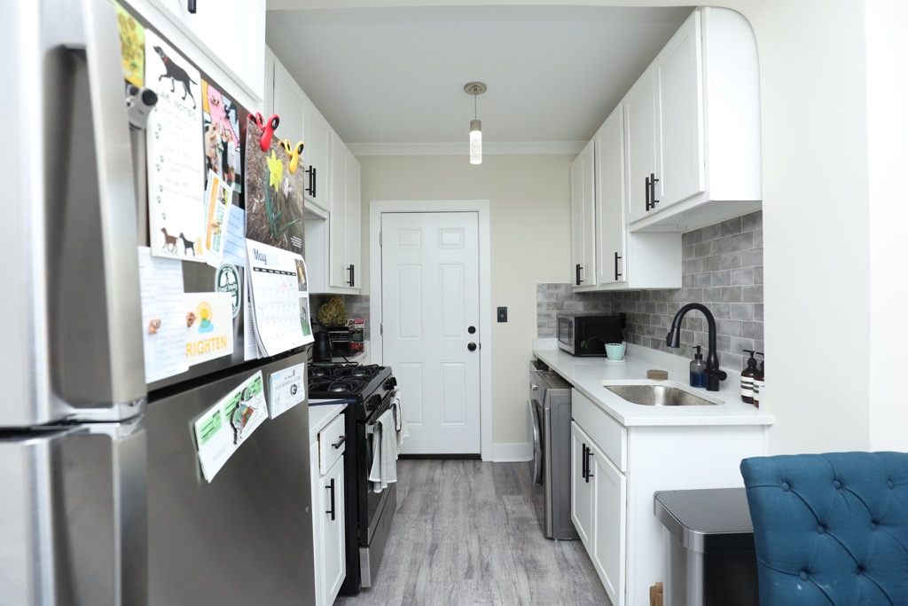 https://chicagocityflats.com/pics/14932-B.jpg?timestamp=2024-12-03T02:50:05-06:00