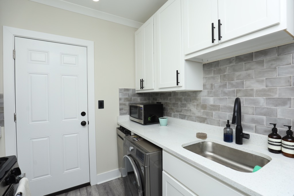 https://chicagocityflats.com/pics/14932-C.jpg?timestamp=2024-12-03T02:50:05-06:00