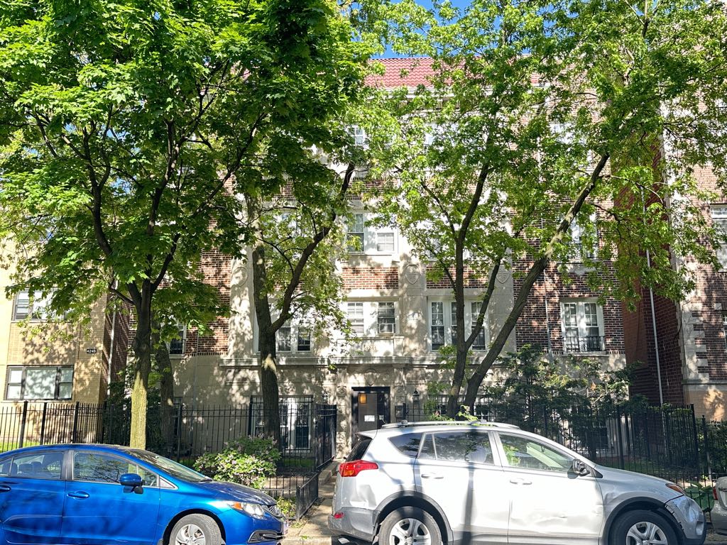 https://chicagocityflats.com/pics/14960-A.jpg?timestamp=2024-12-03T02:50:05-06:00