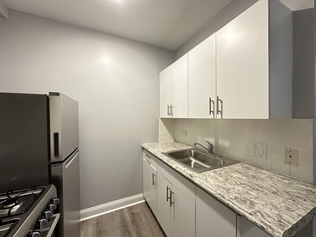https://chicagocityflats.com/pics/14960-C.jpg?timestamp=2024-12-03T02:50:05-06:00