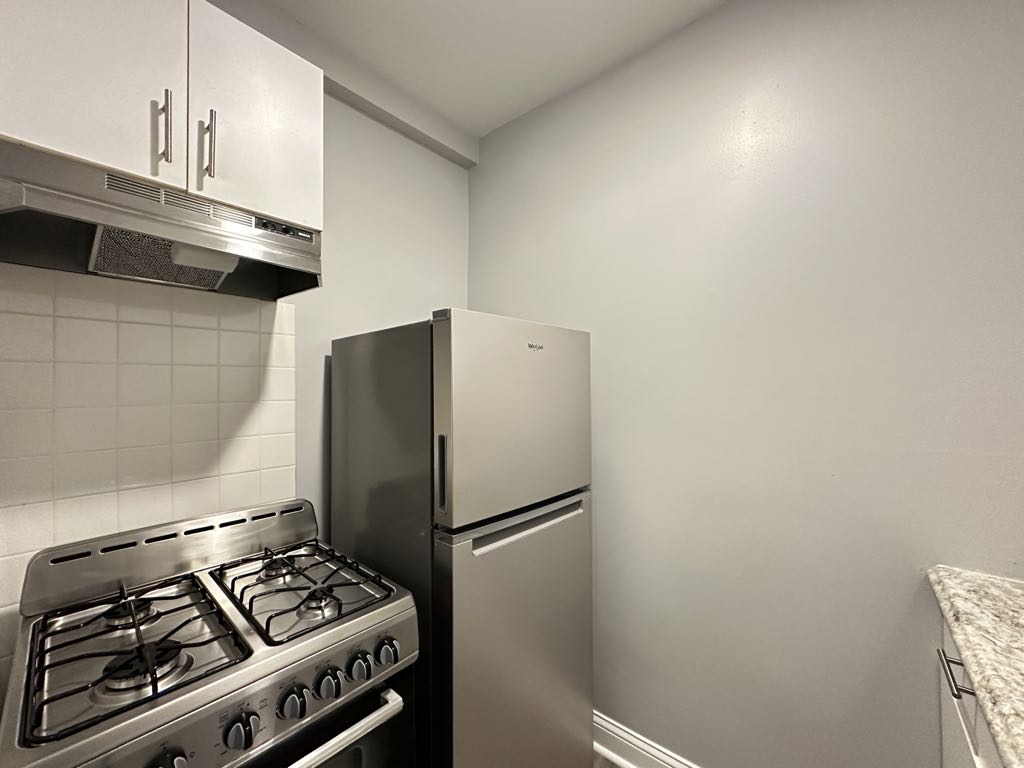 https://chicagocityflats.com/pics/14960-D.jpg?timestamp=2024-12-03T02:50:05-06:00