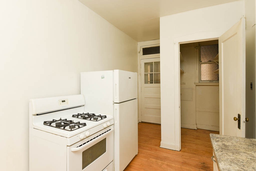https://chicagocityflats.com/pics/15766-D.jpg?timestamp=2024-12-03T06:16:00-06:00