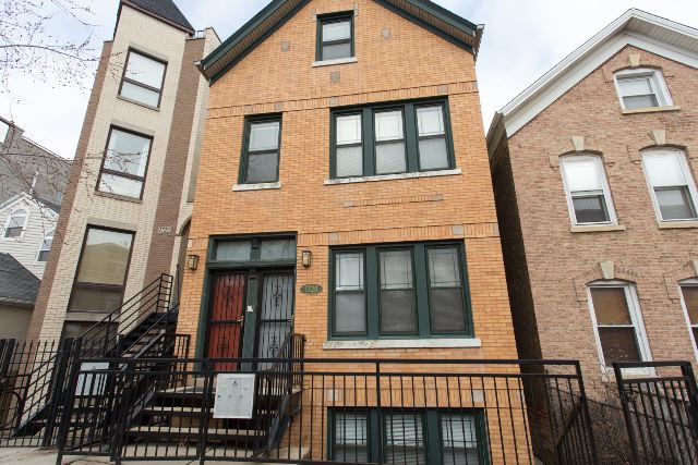 https://chicagocityflats.com/pics/15826-A.jpg?timestamp=2024-12-03T02:50:05-06:00