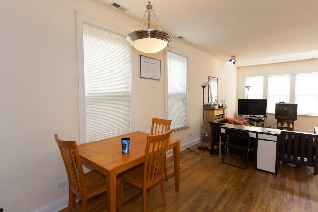 https://chicagocityflats.com/pics/15826-D.jpg?timestamp=2024-12-03T02:50:05-06:00