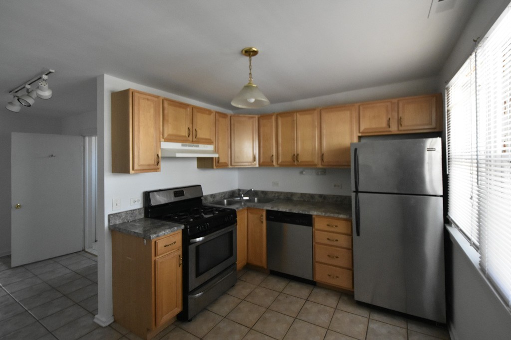 https://chicagocityflats.com/pics/15981-C.jpg?timestamp=2024-12-03T02:50:05-06:00