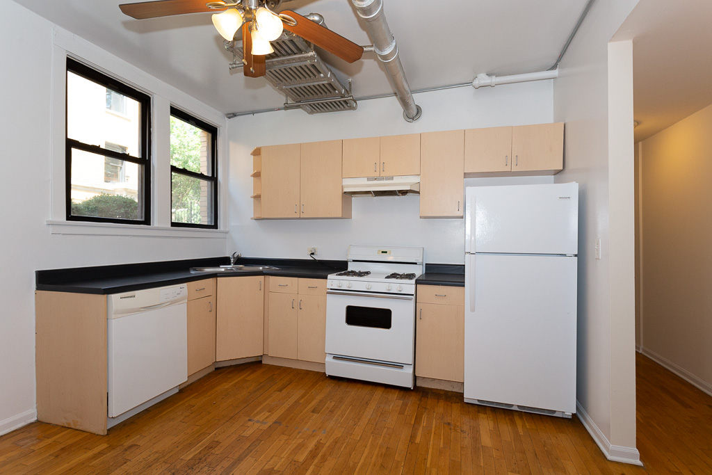 https://chicagocityflats.com/pics/17547-B.jpg?timestamp=2024-12-03T02:50:06-06:00