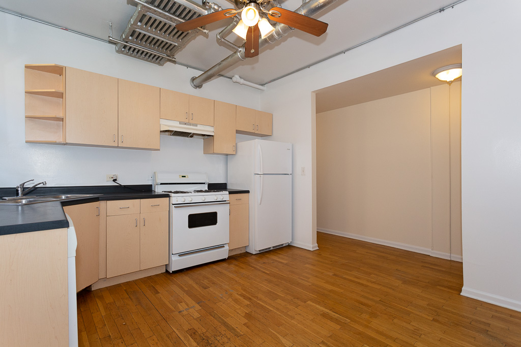 https://chicagocityflats.com/pics/17547-C.jpg?timestamp=2024-12-03T02:50:06-06:00