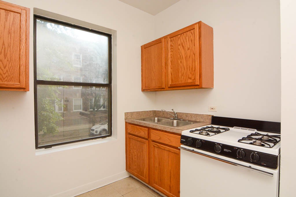 https://chicagocityflats.com/pics/17587-B.jpg?timestamp=2024-12-03T02:50:06-06:00