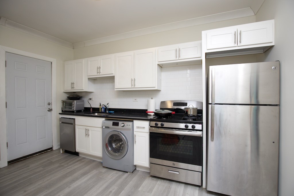 https://chicagocityflats.com/pics/19120-B.jpg?timestamp=2024-12-03T02:50:06-06:00