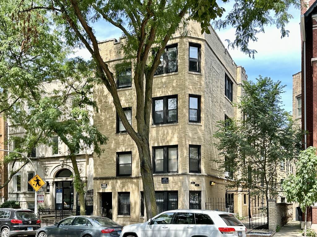 https://chicagocityflats.com/pics/19201-A.jpg?timestamp=2025-06-05T08:21:02-05:00