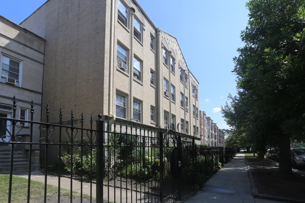 https://chicagocityflats.com/pics/19220-A.jpg?timestamp=2024-12-03T02:50:06-06:00