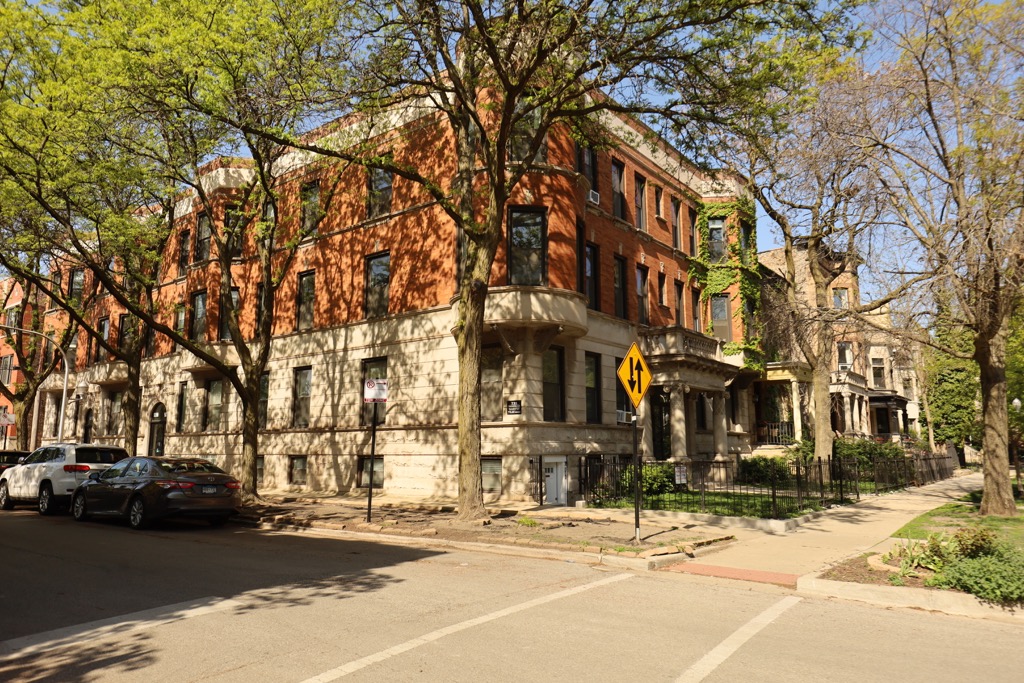 https://chicagocityflats.com/pics/20816-A.jpg?timestamp=2024-12-03T02:50:07-06:00