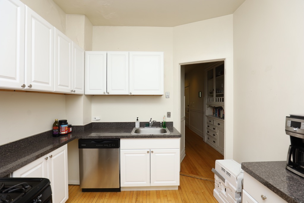 https://chicagocityflats.com/pics/20816-C.jpg?timestamp=2024-12-03T02:50:07-06:00