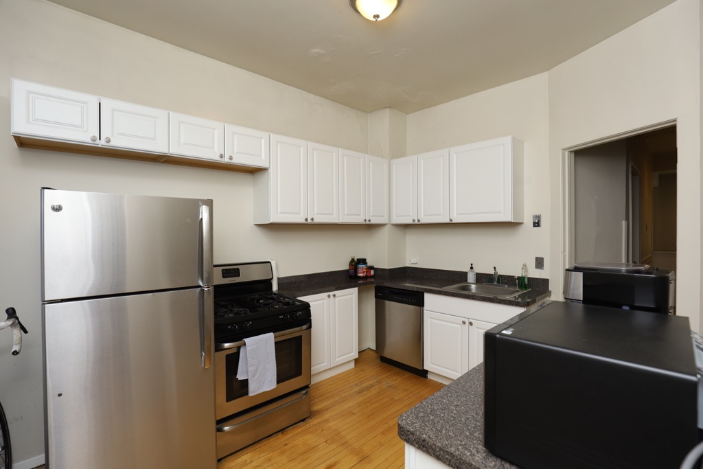 https://chicagocityflats.com/pics/20816-D.jpg?timestamp=2024-12-03T02:50:07-06:00