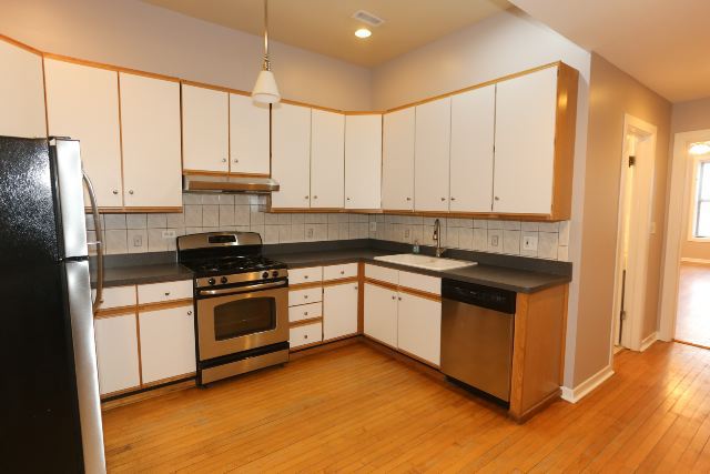 https://chicagocityflats.com/pics/23793-C.jpg?timestamp=2024-12-03T02:50:09-06:00