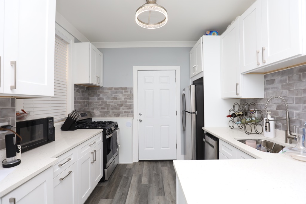 https://chicagocityflats.com/pics/24995-B.jpg?timestamp=2024-12-03T02:50:09-06:00