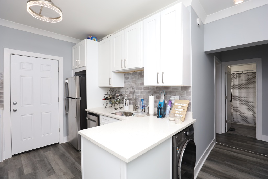 https://chicagocityflats.com/pics/24995-C.jpg?timestamp=2024-12-03T02:50:09-06:00