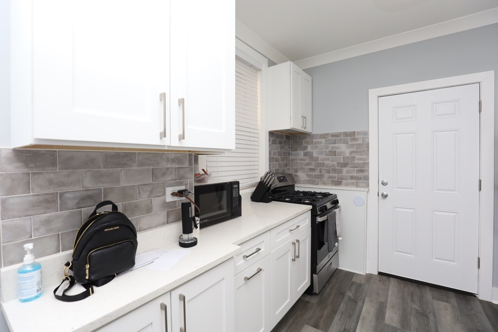 https://chicagocityflats.com/pics/24995-D.jpg?timestamp=2024-12-03T02:50:09-06:00