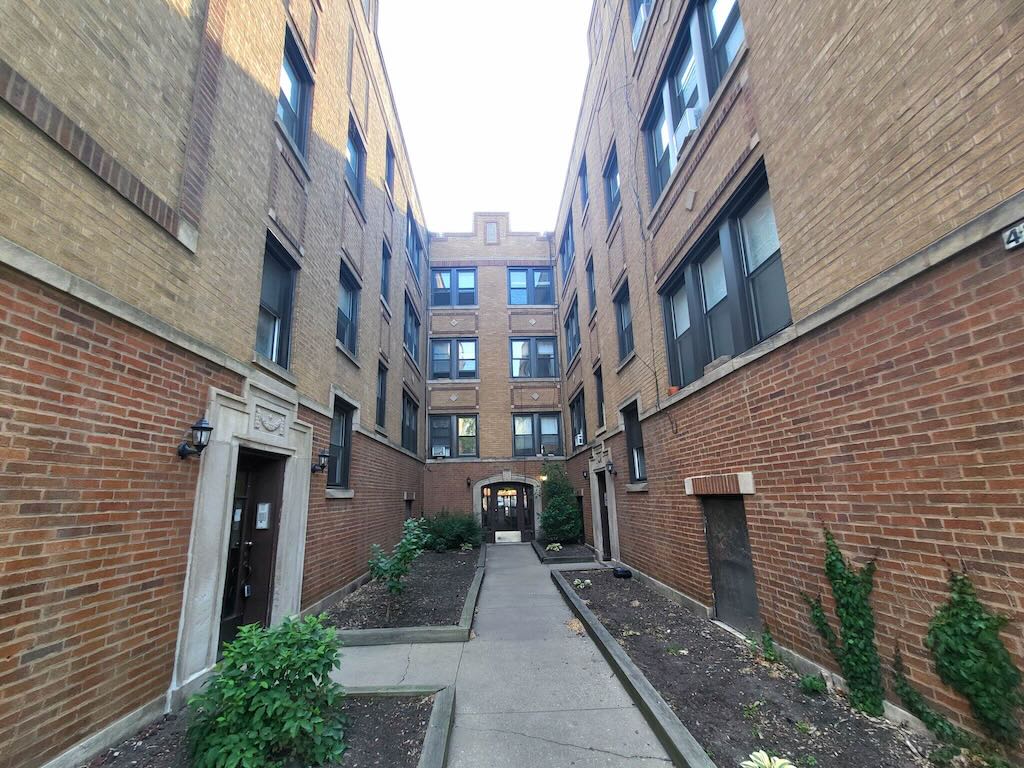 https://chicagocityflats.com/pics/24996-A.jpg?timestamp=2024-12-03T02:50:09-06:00