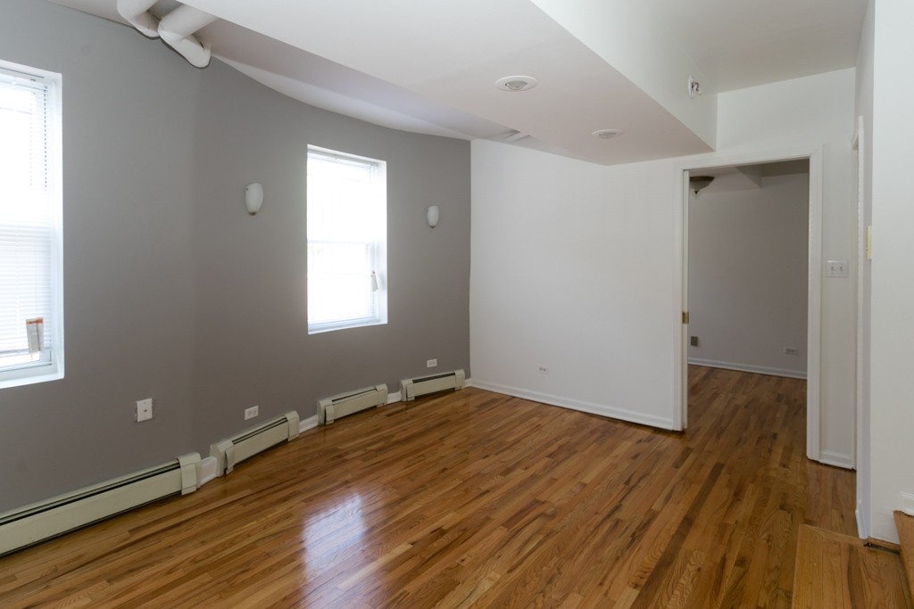 https://chicagocityflats.com/pics/25469-D.jpg?timestamp=2024-12-03T02:50:09-06:00