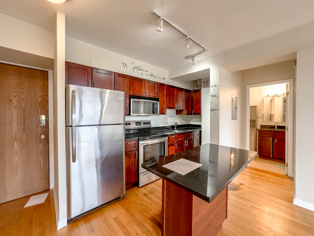 https://chicagocityflats.com/pics/25765-B.jpg?timestamp=2024-12-03T02:50:09-06:00