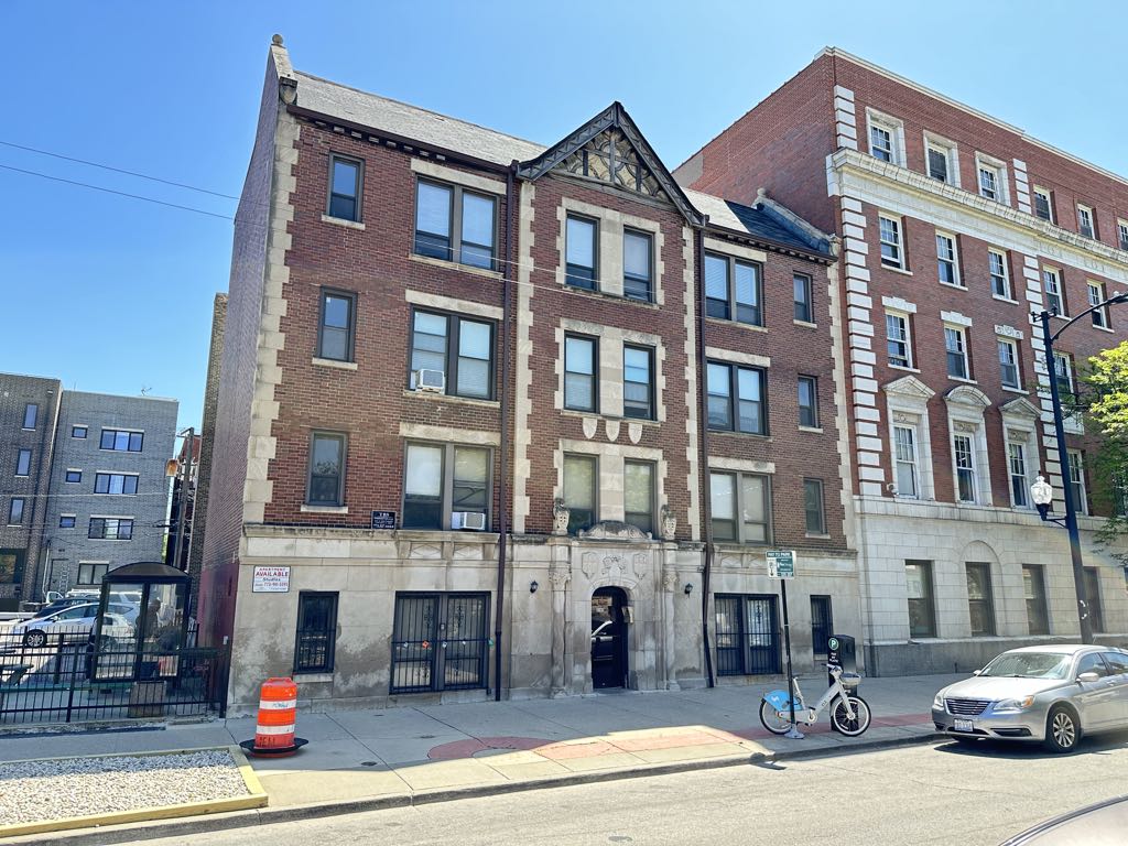 https://chicagocityflats.com/pics/25973-A.jpg?timestamp=2024-12-03T02:50:10-06:00
