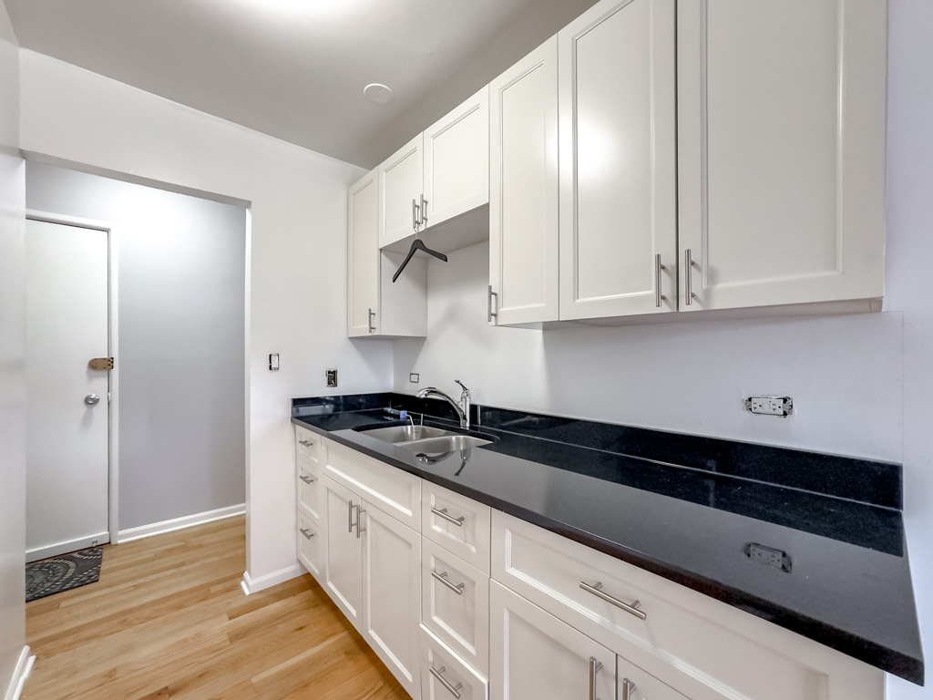https://chicagocityflats.com/pics/26224-D.jpg?timestamp=2024-12-03T02:50:10-06:00